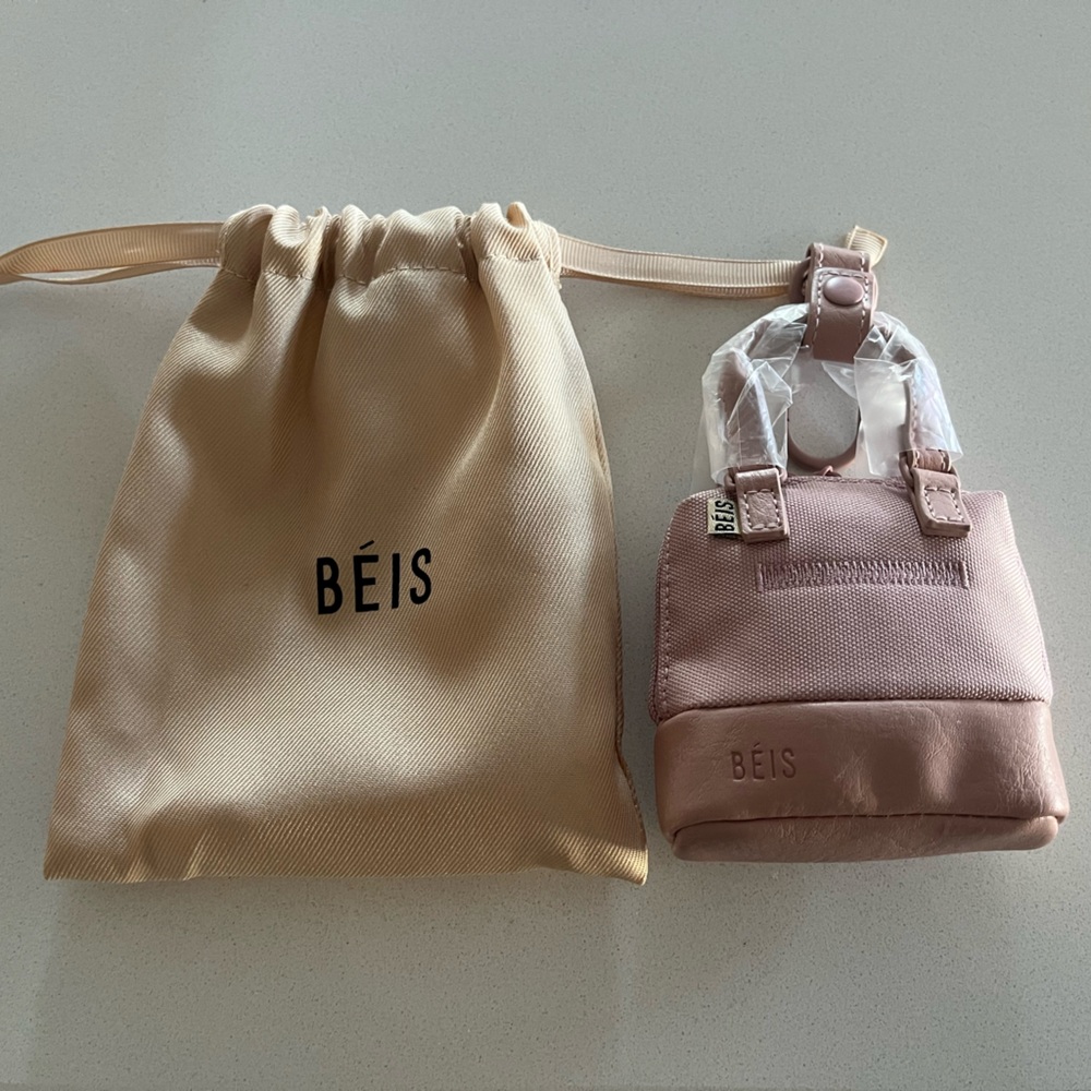 NWT Beis mini weekender keychain